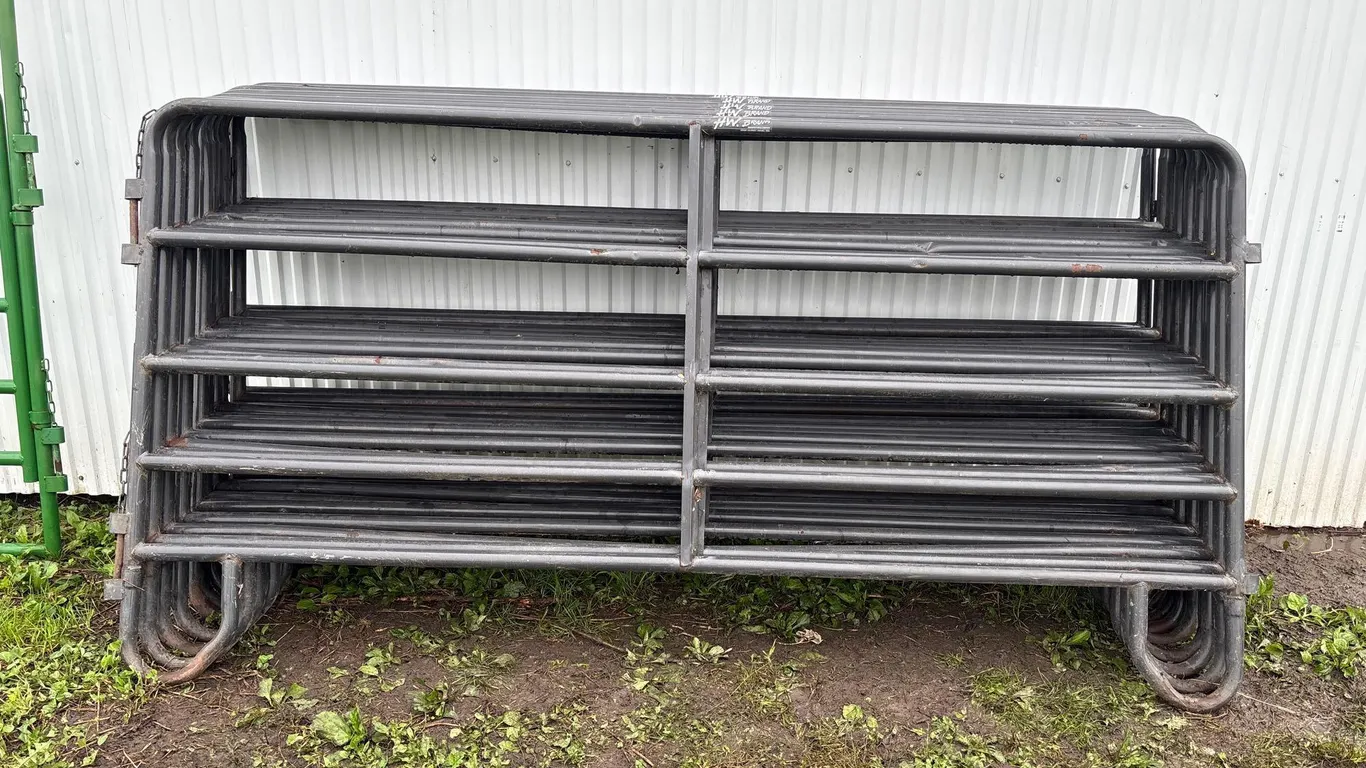 10- Grey 9ft 6in Gates