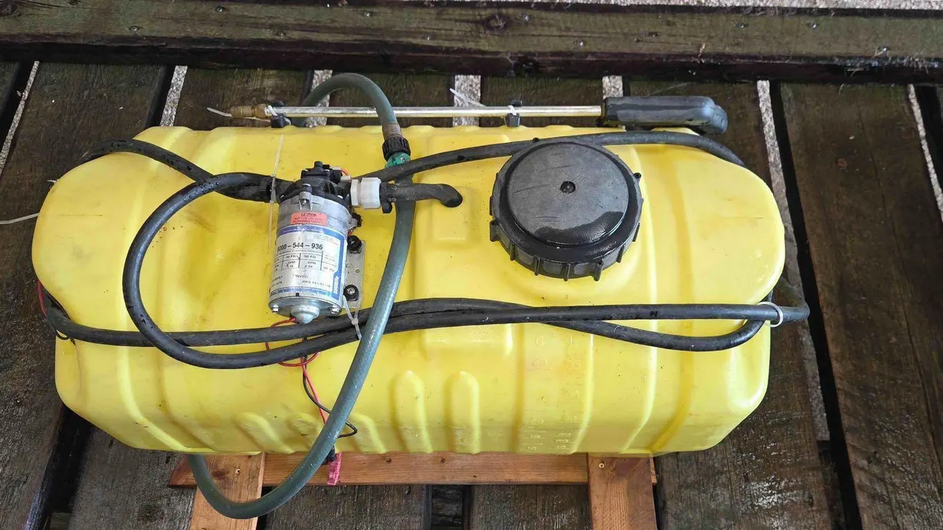 Sprayer Tank With Wand