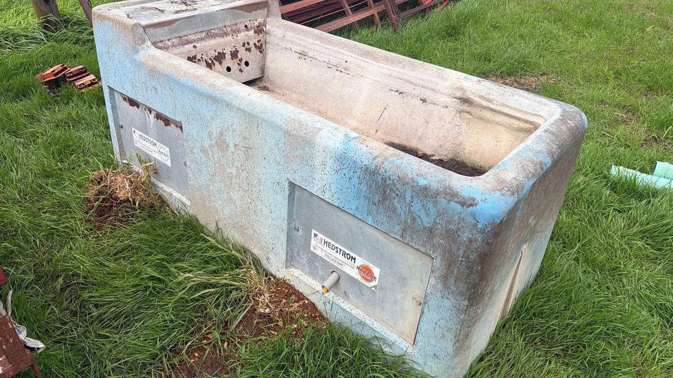 Hedstrom 4ft Concrete Cattle Fountain