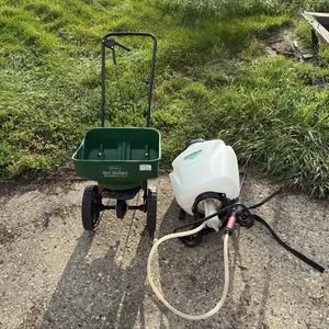 Scotts Broadcast Spreader & 15L Backpack Sprayer