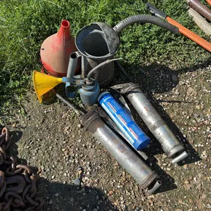 Grease Guns & Oil Cans