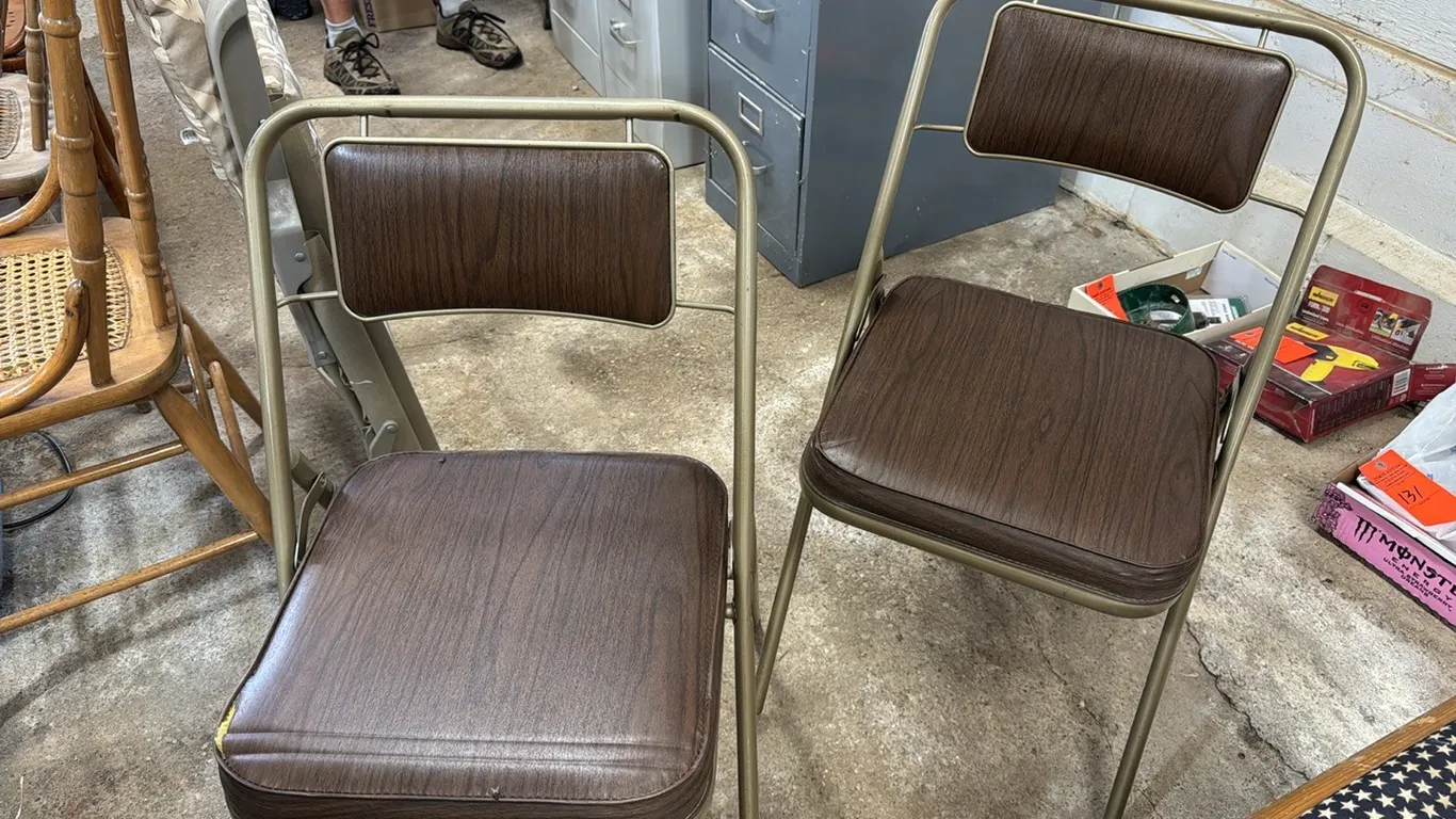 2 folding chairs