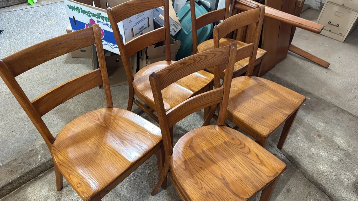 Oak table and 5 chairs