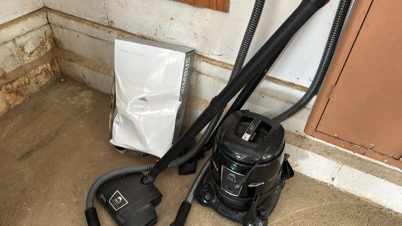 EST vacuum