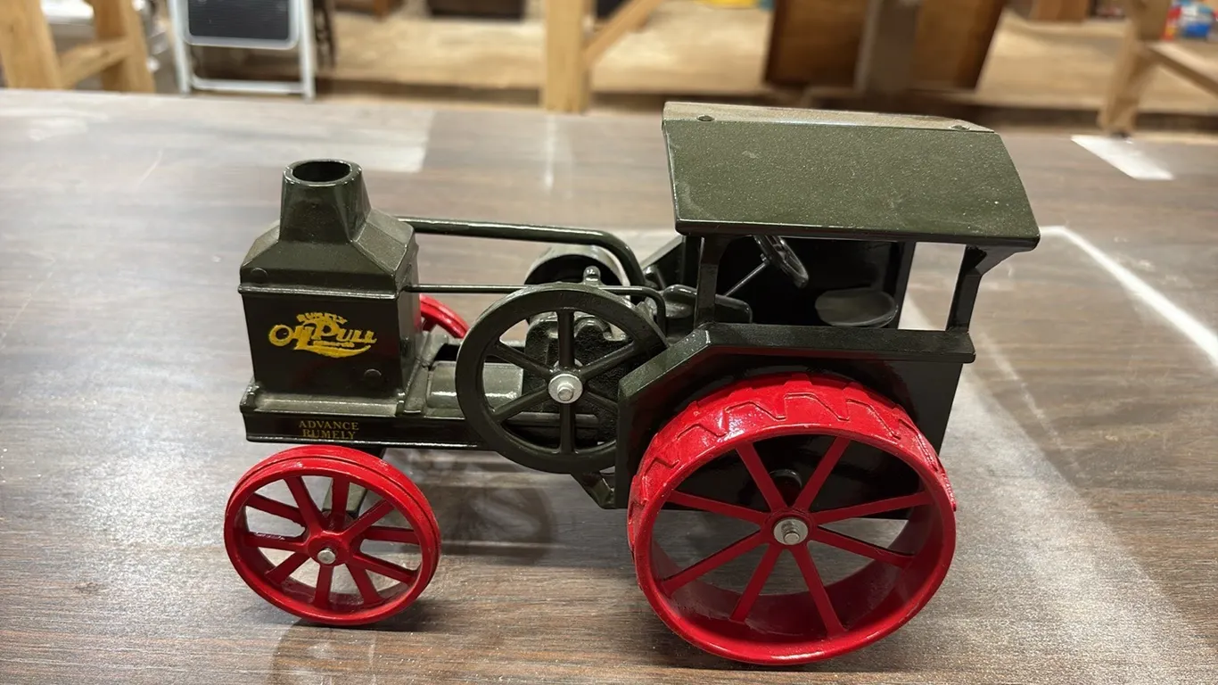 1/16 Advance Rumley Tractor