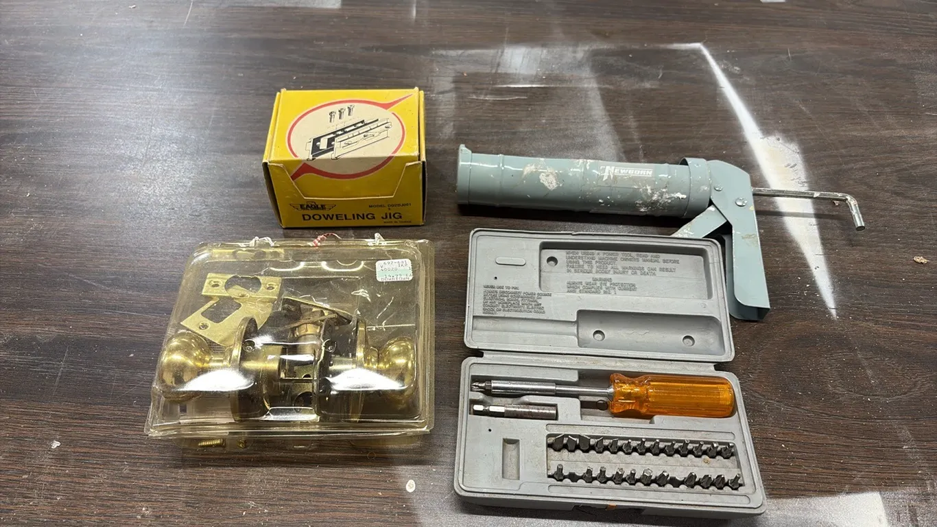 Doweling Jig, Screwdriver Set & Door Handles