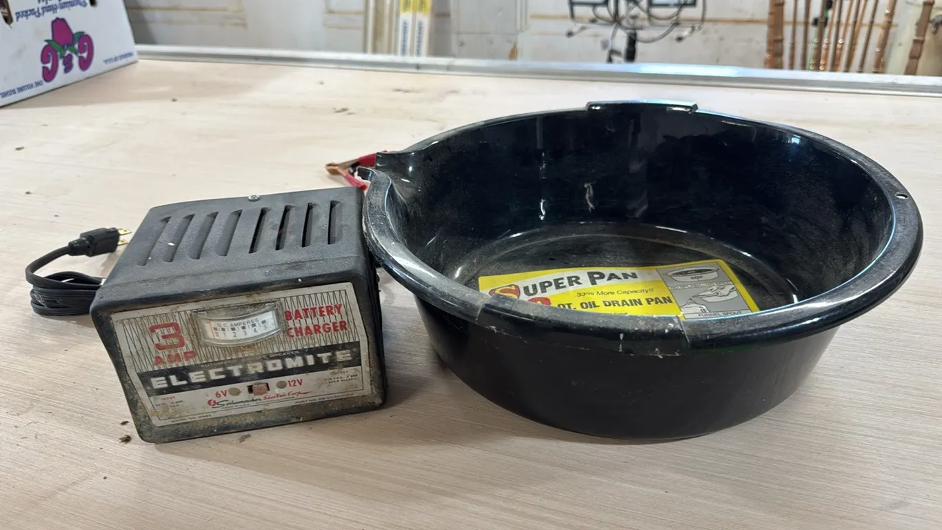 Electromite charger, oil pan