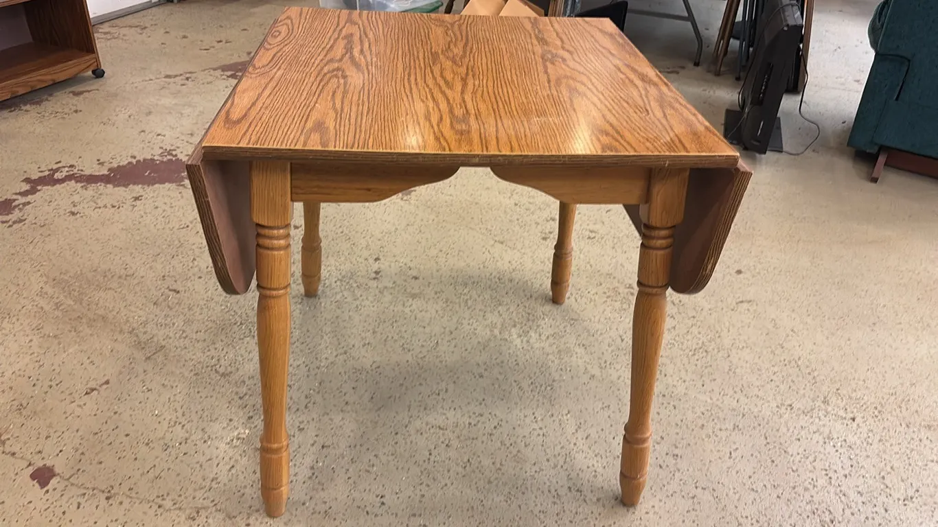 Drop leaf dining table