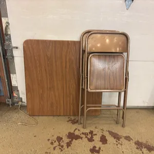 Card table with 2 chairs
