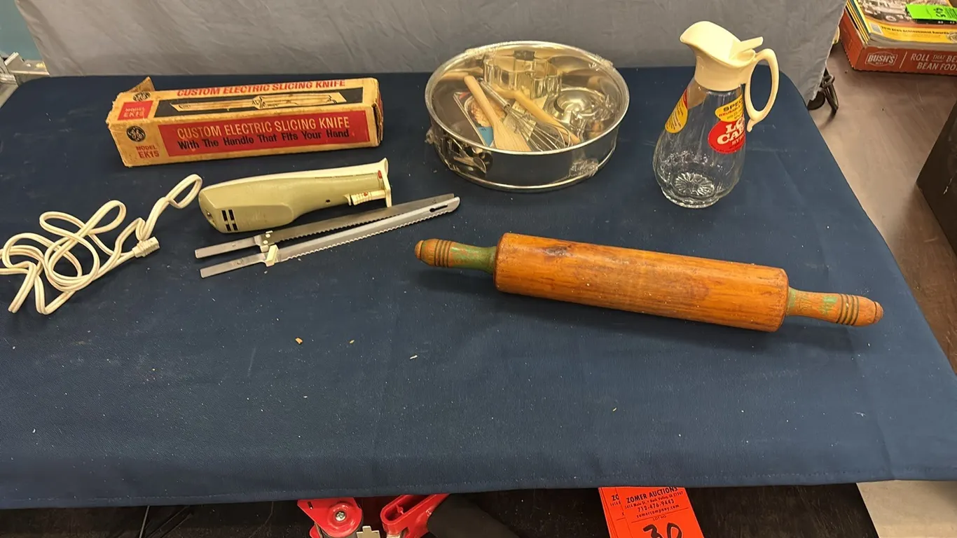Roller, baking items, and Slicing knife