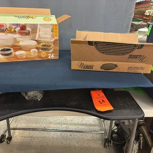 Cast iron grill and tupperware