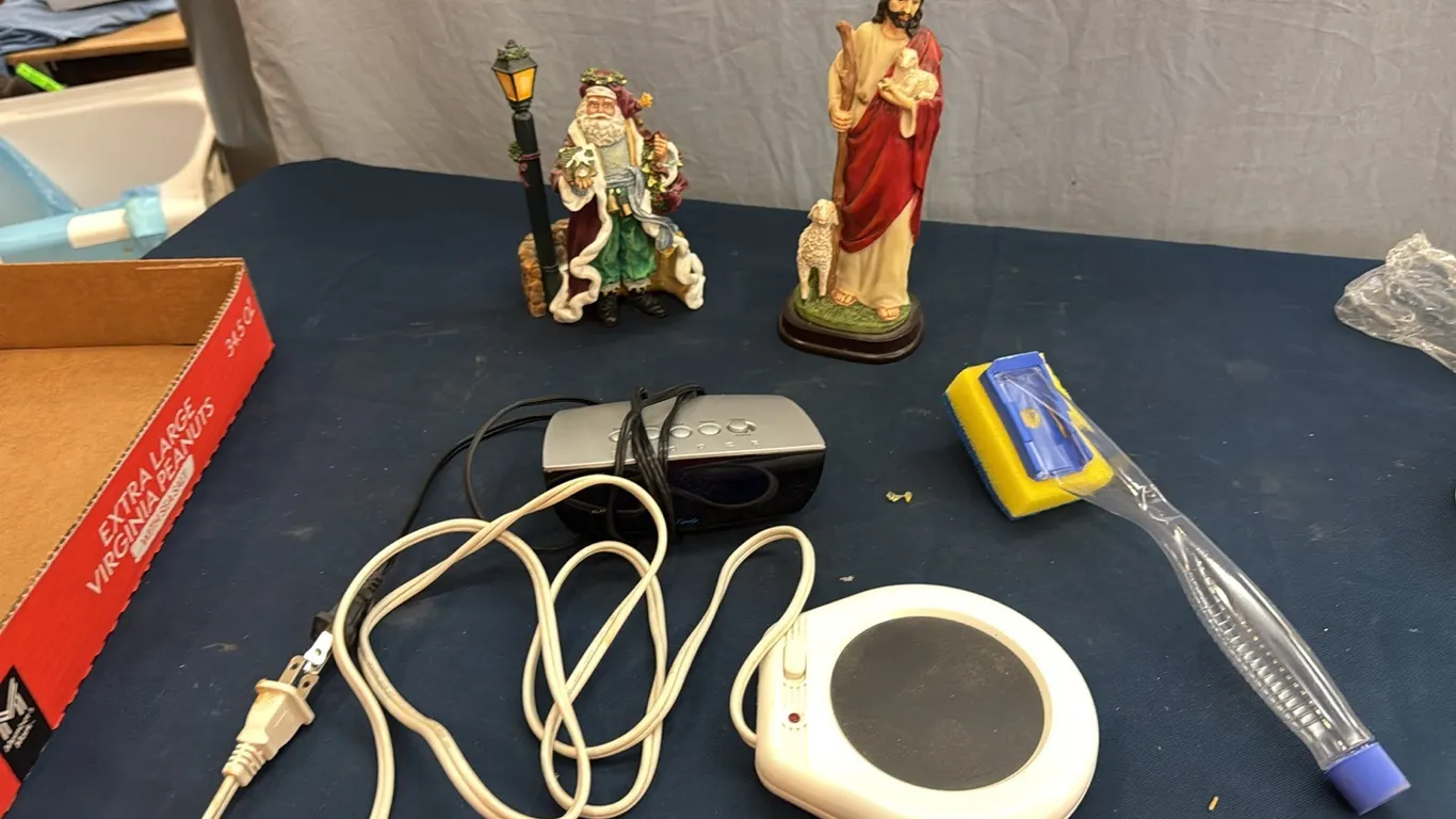 Figurines, alarm clock, drink warmer