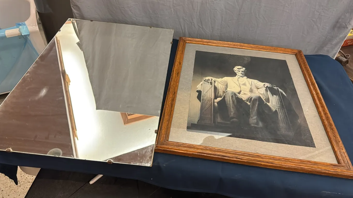 Lincoln picture, mirror