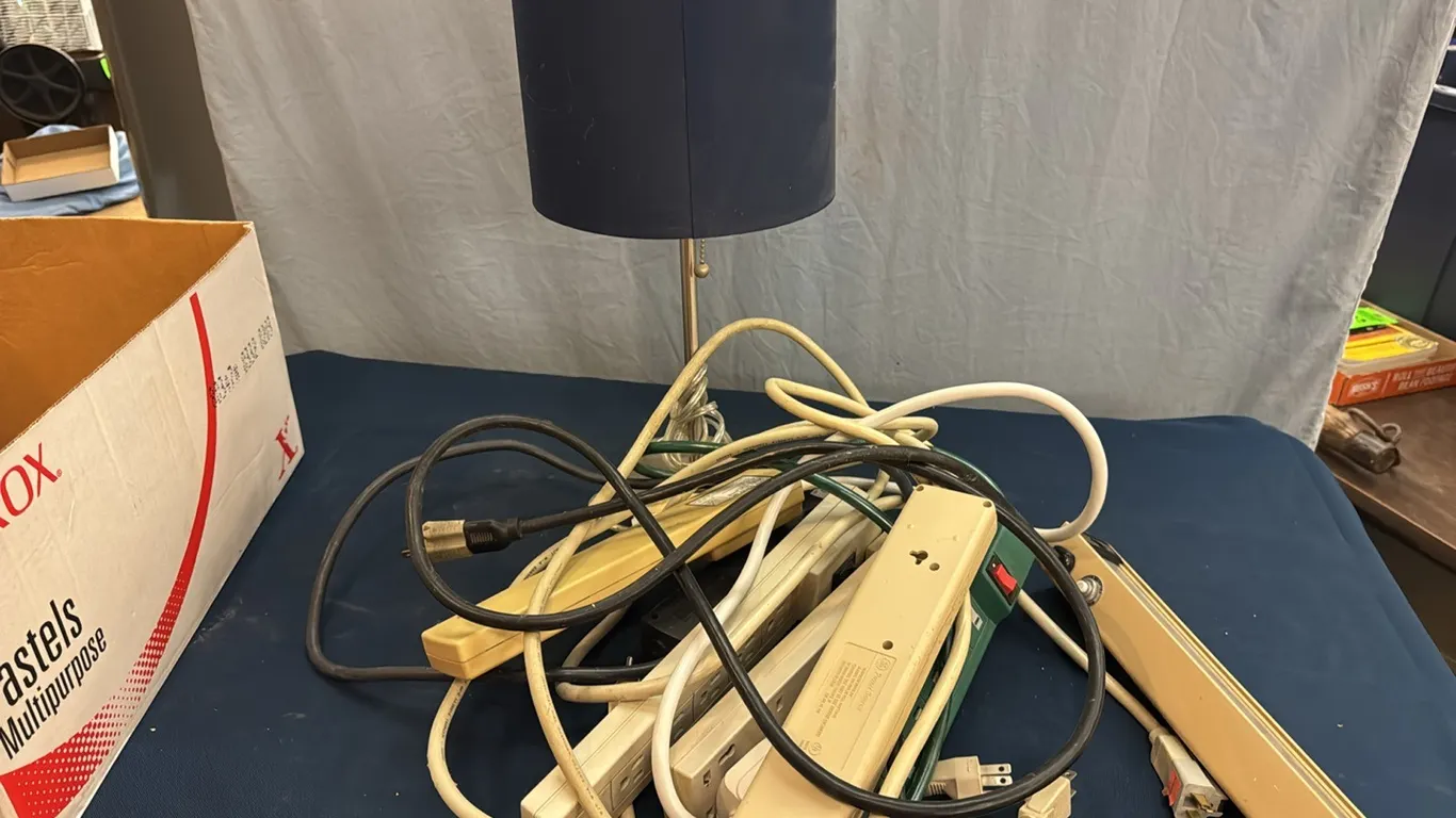 Lamp, multi outlets