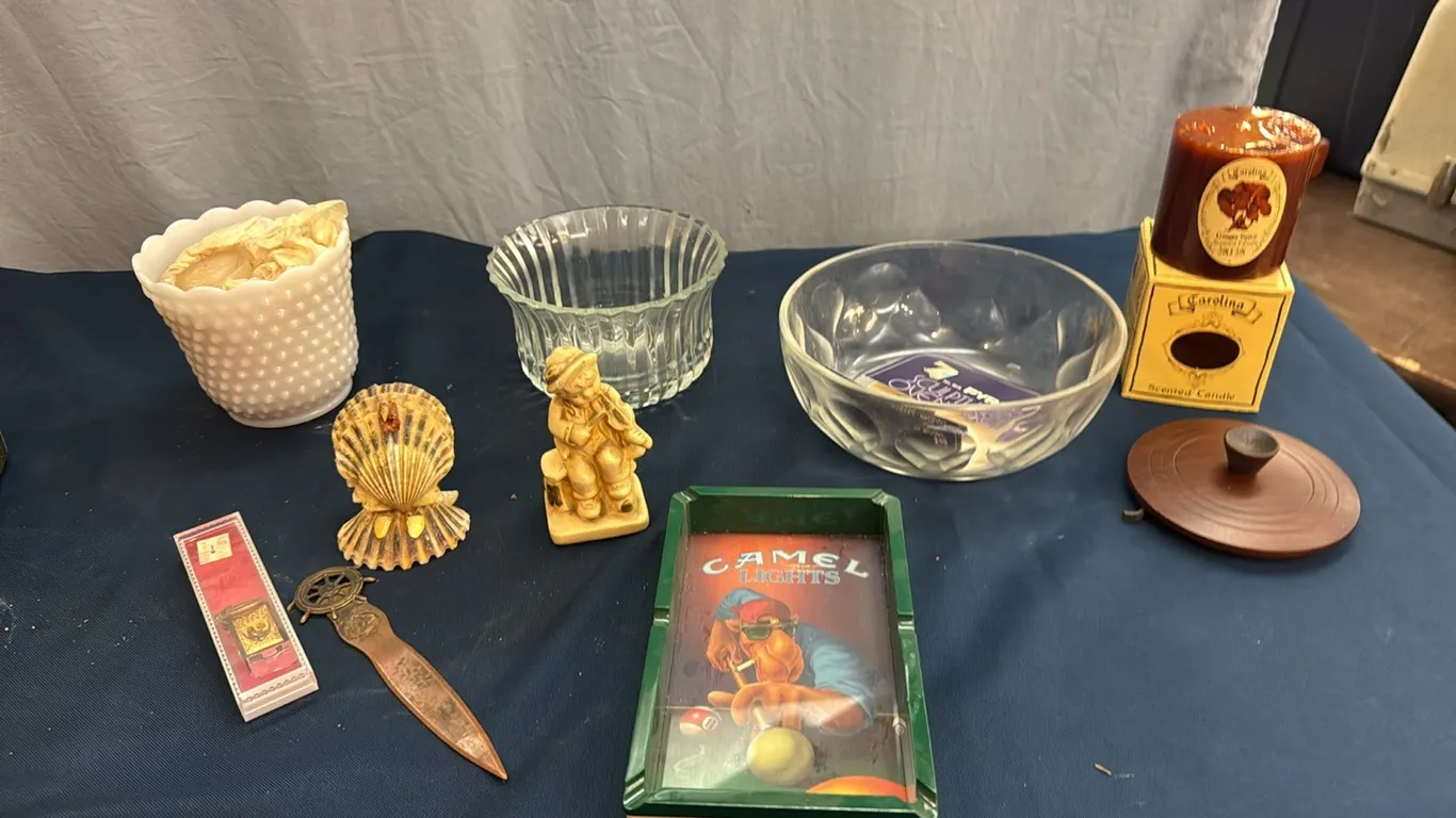 Bases, collectibles