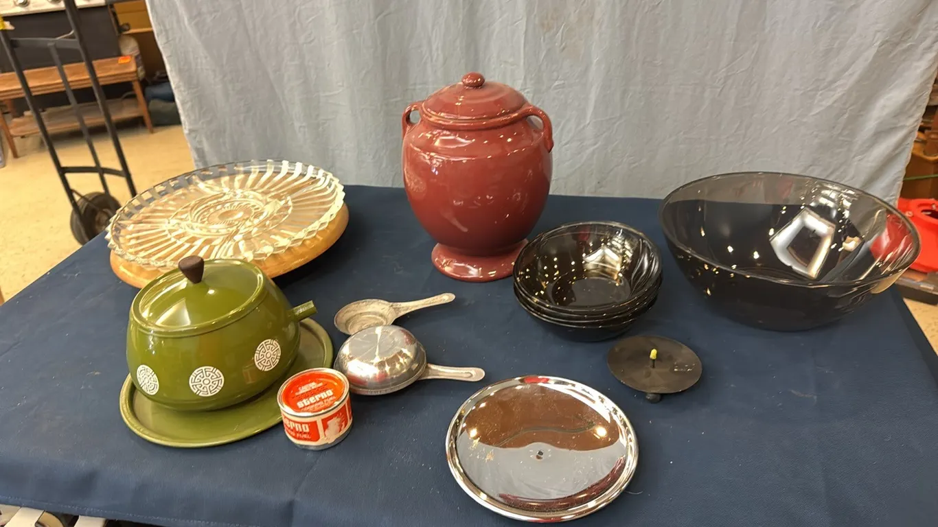 Salad bowls, fondue pot, misc