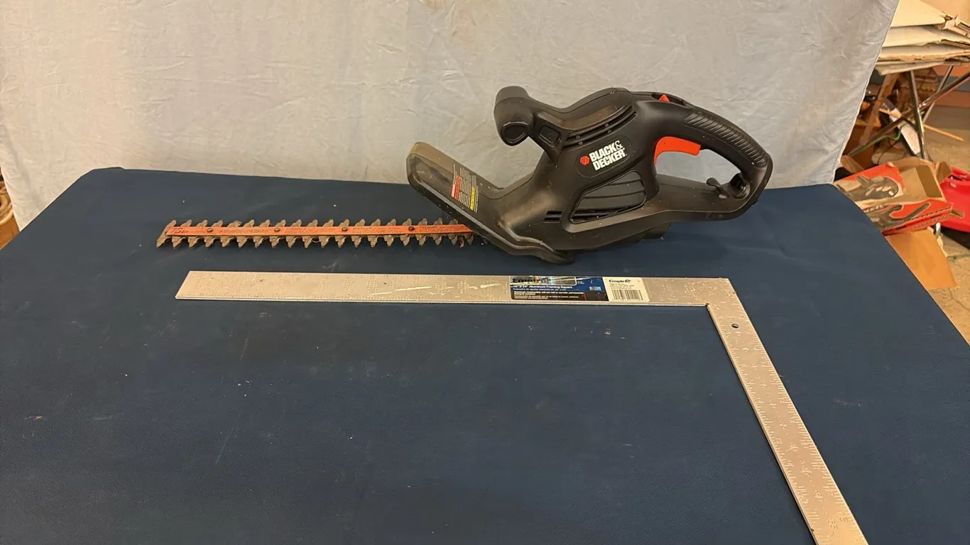 Black Decker Trimmer & Framing Square