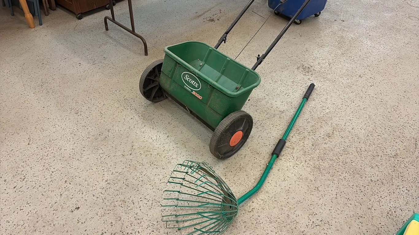 Fertilizer Spreader & Garden Grabber Tool