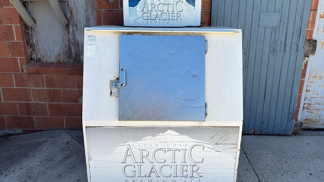 Artic Glacier Ice Chest