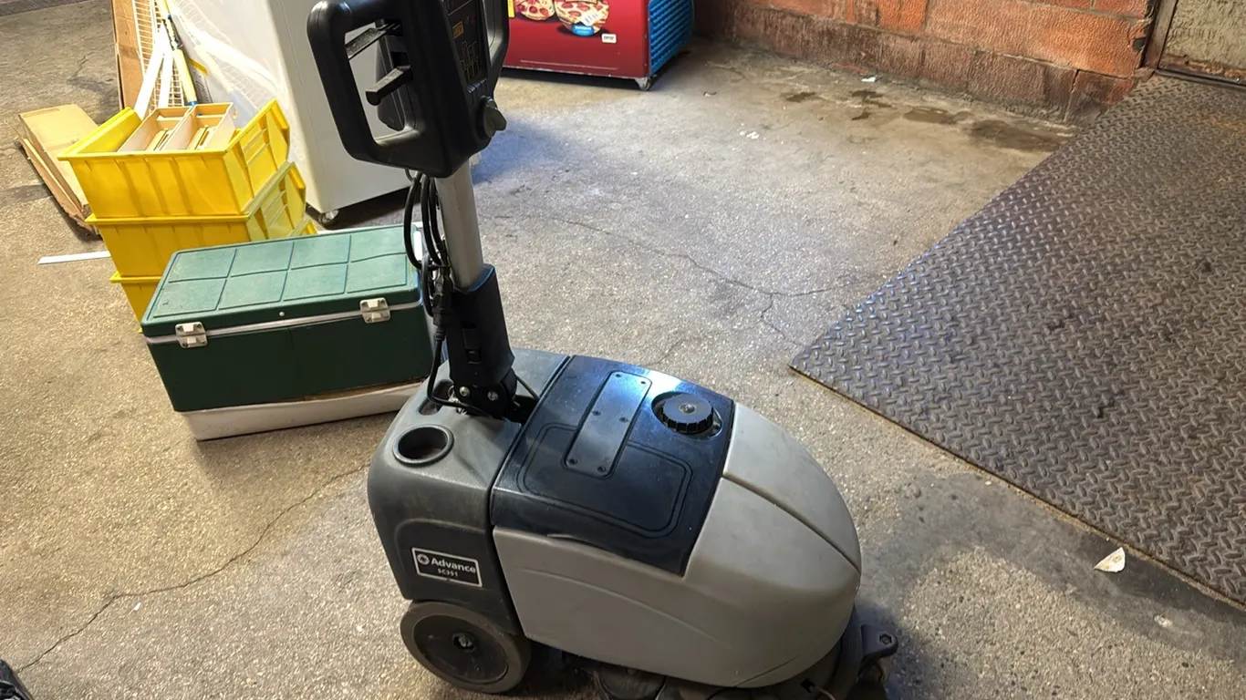 Advance SC351 floor scrubber