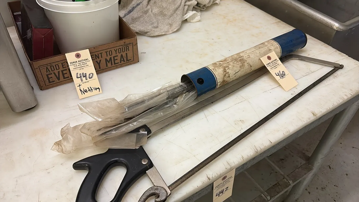 Saw w/ Extra Blades