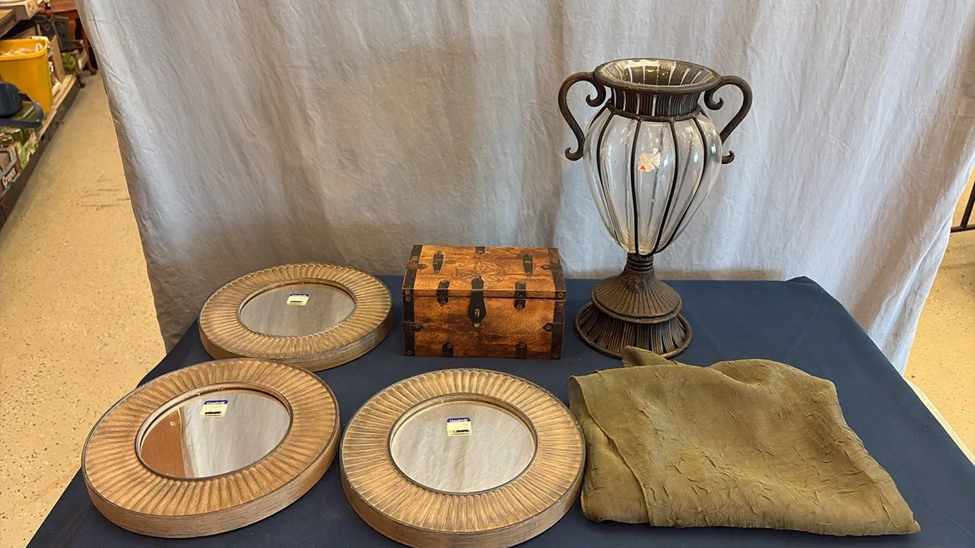 Home Decor & Mirror Set