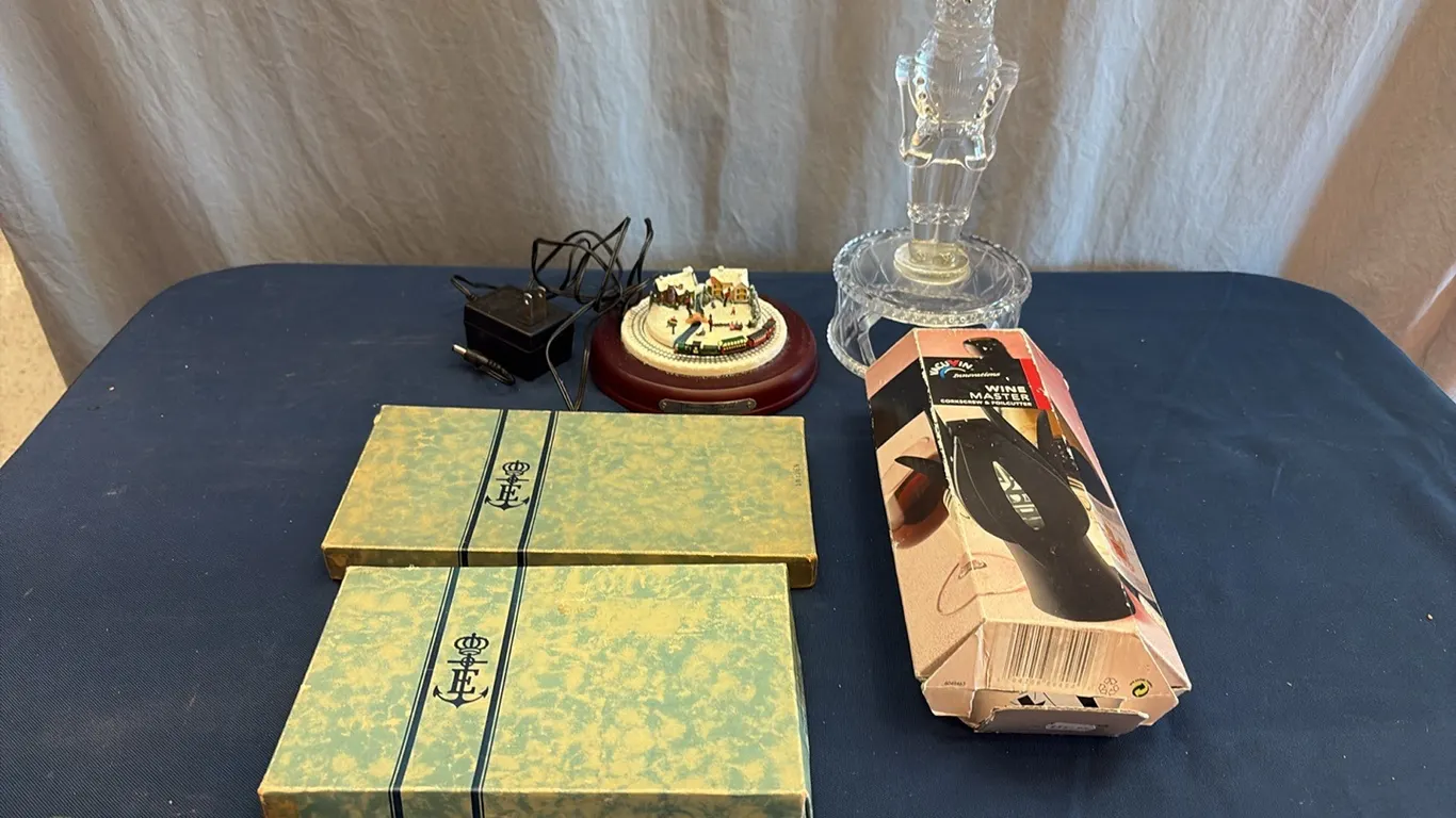 Wine Corkscrew, Silverware & Decor
