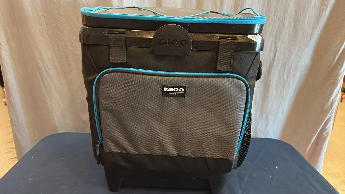Igloo Rolling Cooler