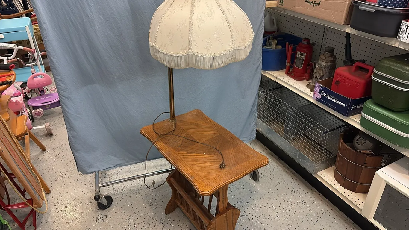 End Table w/ Lamp