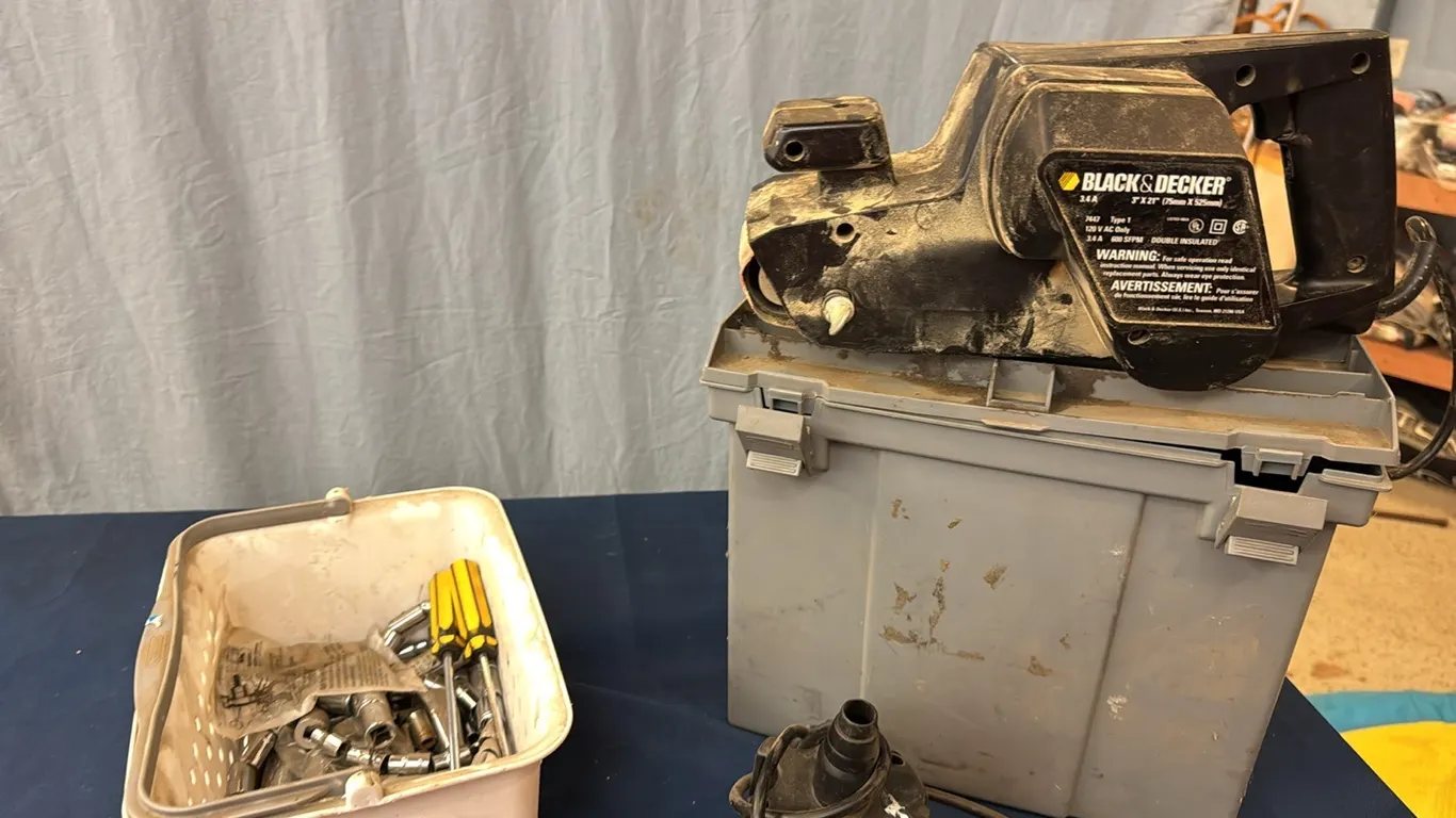Belt sander, sockets