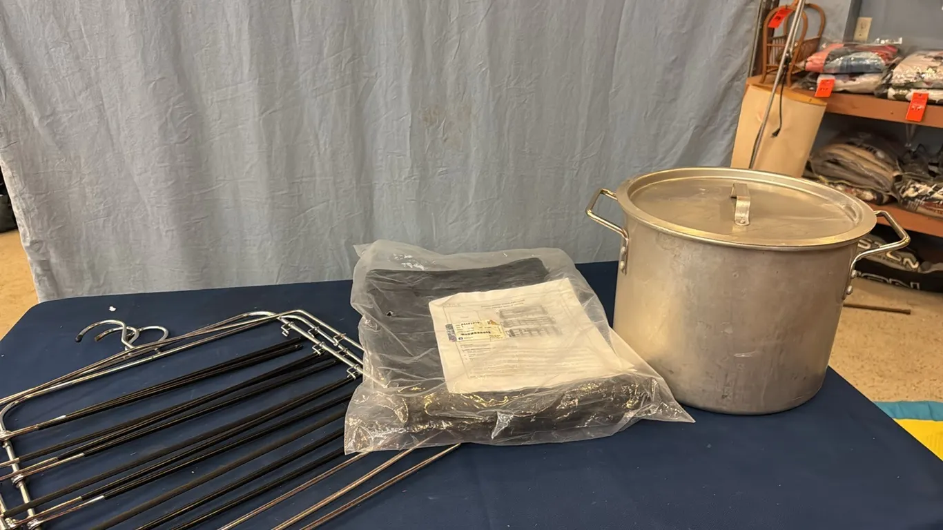 Stockpot, pant hangers, grill cover