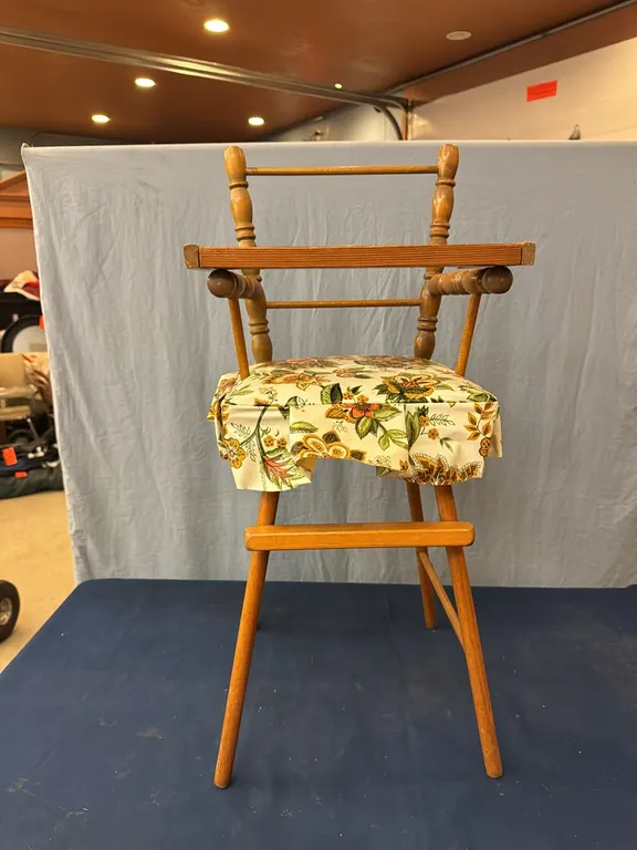 Doll highchair