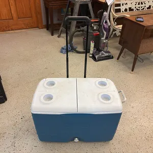 Rubbermaid Cooler