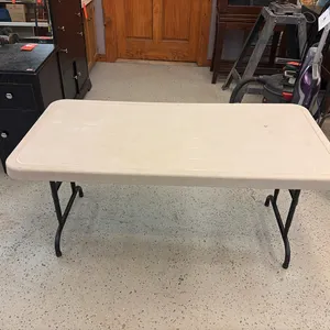 4’ Plastic Table