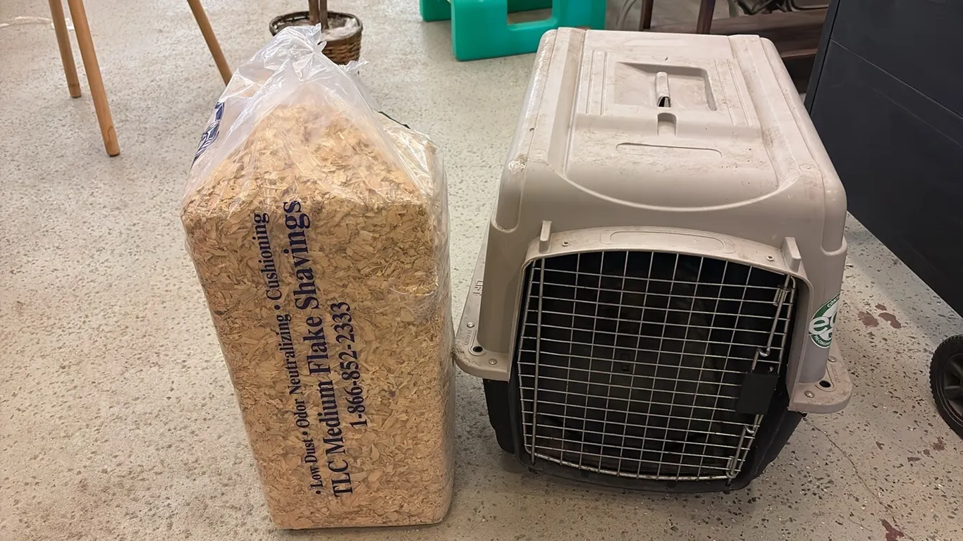Pet Crate & Straw Bedding
