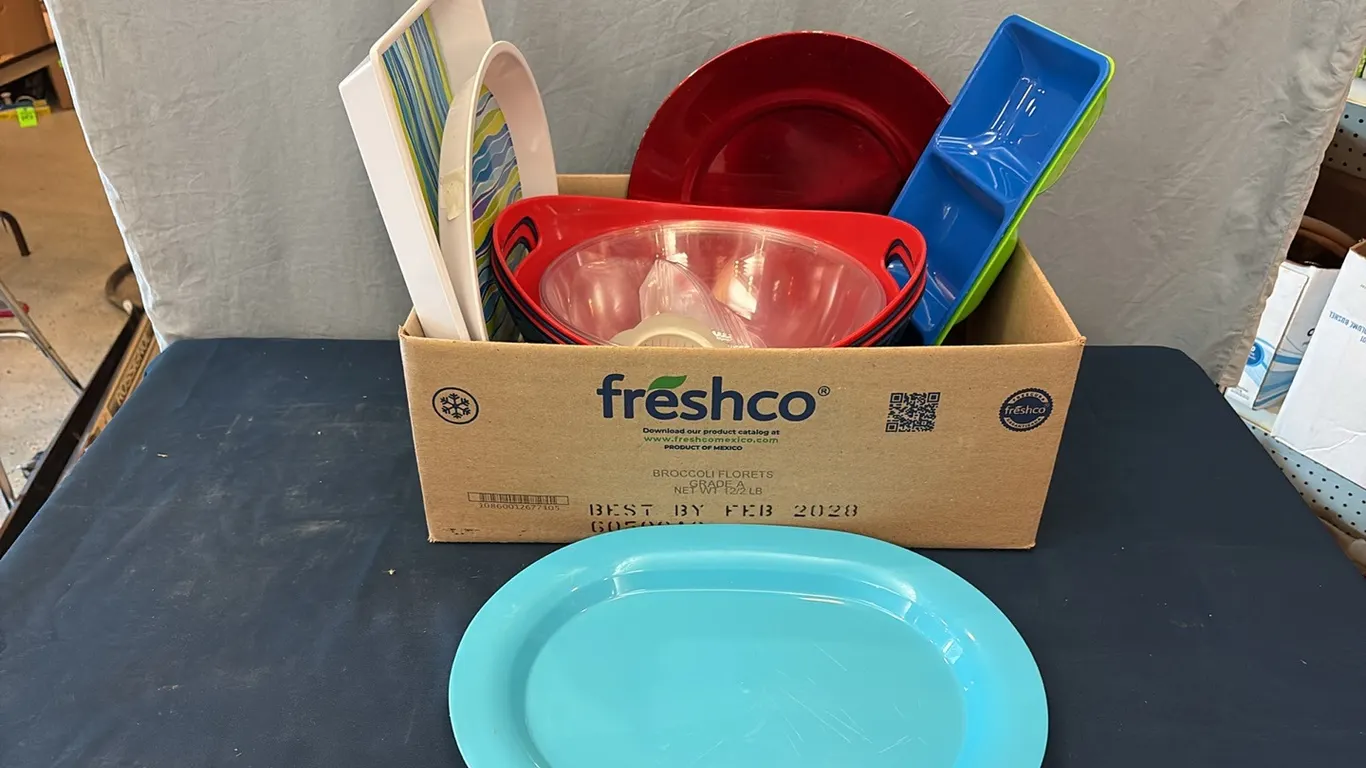 Plastic Serving Dishes & Buckets