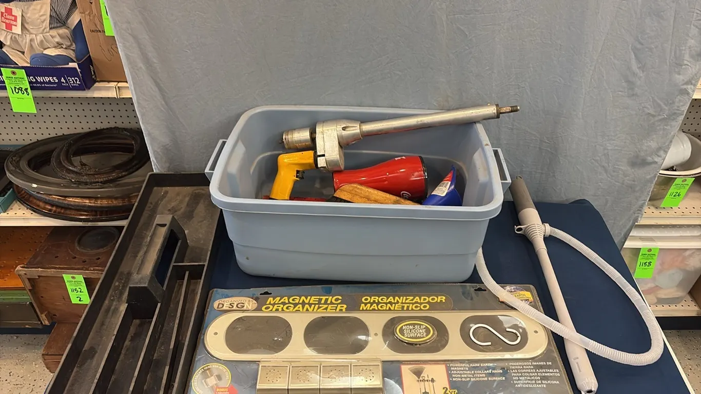 Rivet Gun, Magnetic Tool Oragnizer & Misc Shop Items
