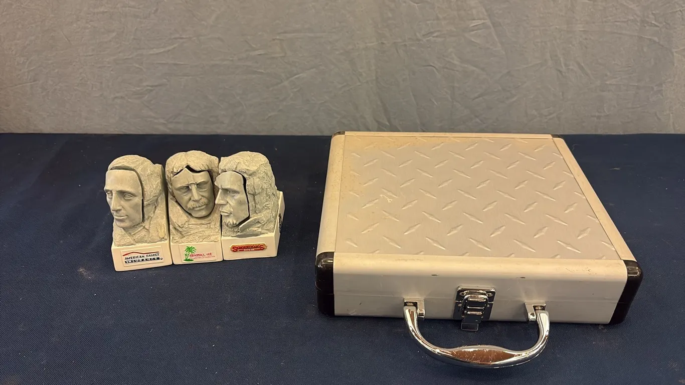 Mount Rushmore Bobbleheads & Storage Case