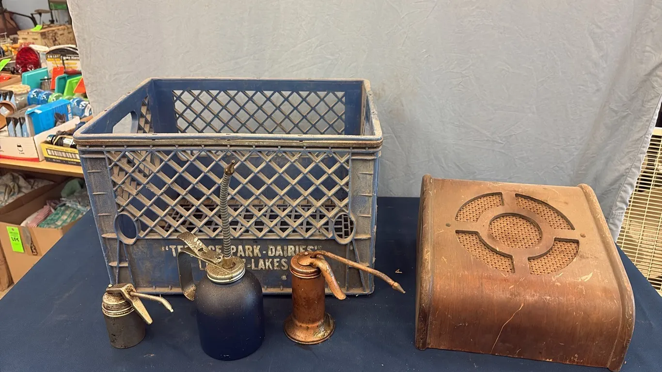 Crate w/ Oil Cans & Speaker