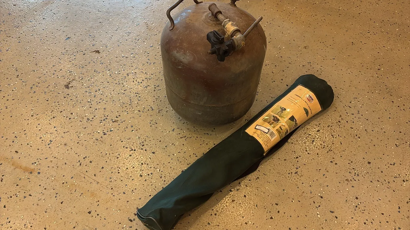 Air Tank & Umbrella