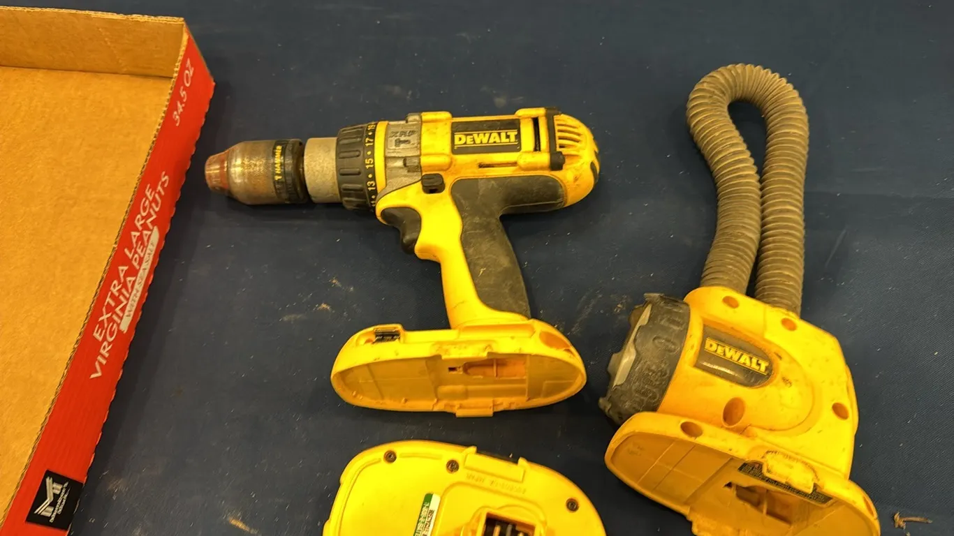 DeWalt work light, hammer drill
