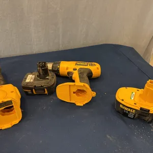 DeEalt work light, drill