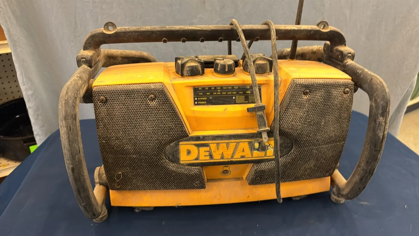 DeWalt job site radio