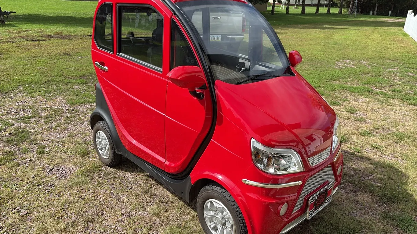 Q Runner Enclosed Golf Cart