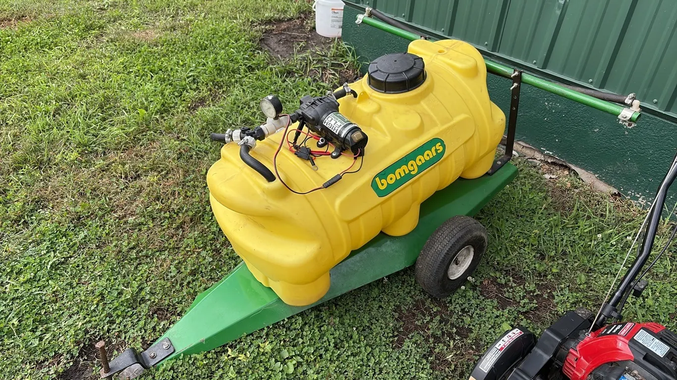 Bomgaars 25 Gallon Lawn Sprayer