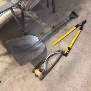 Grain Scoop, Trimmer & Sprinkler