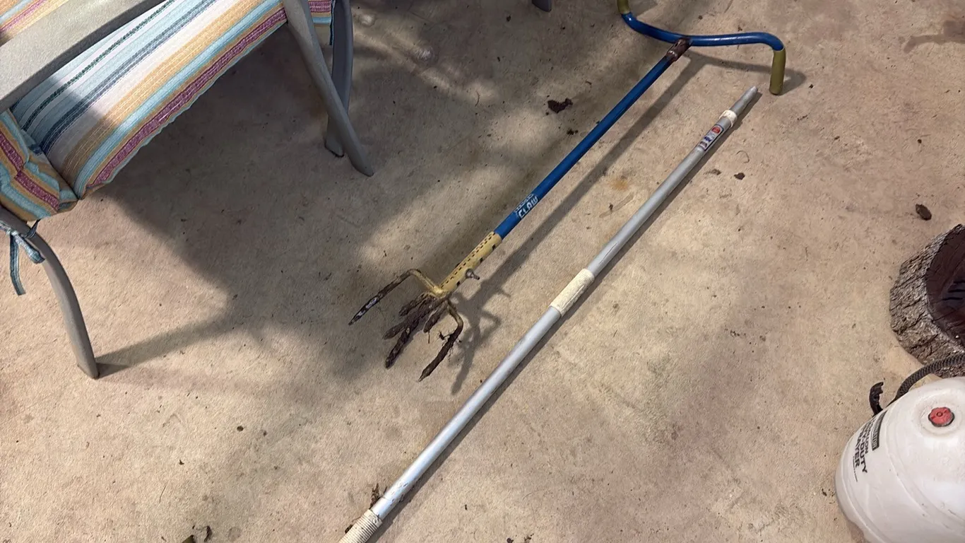 Garden Claw & Paint Brush Extender