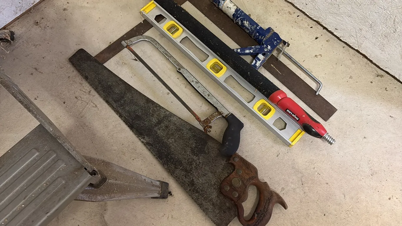 Level, Square & Saws
