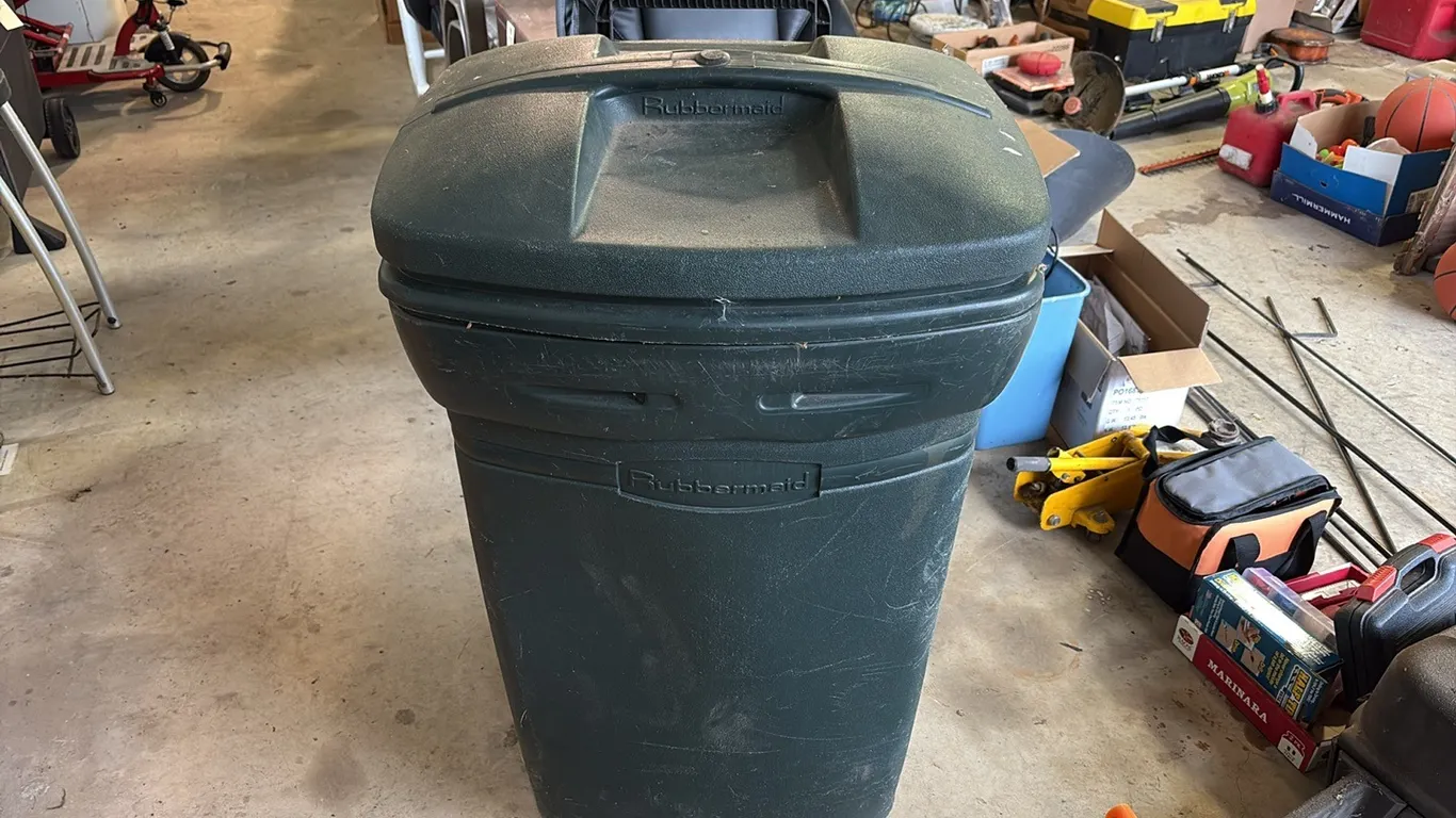 Rubbermaid Garbage Can