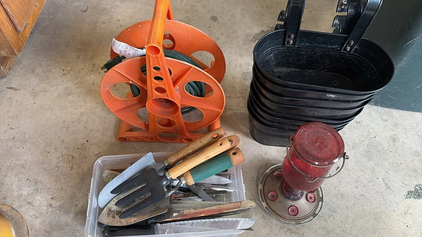 Cord Reel, Hanging Planters & Knives